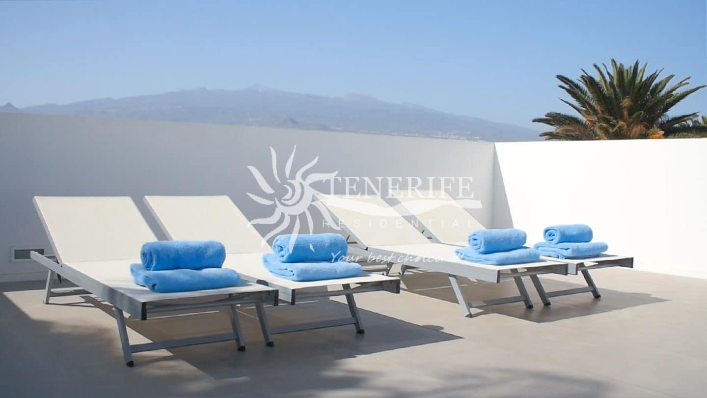 4 makuuhuone Paritalo myytävänä paikassa Arona mukana uima-altaan - 985 000 € (Ref: 9459438)