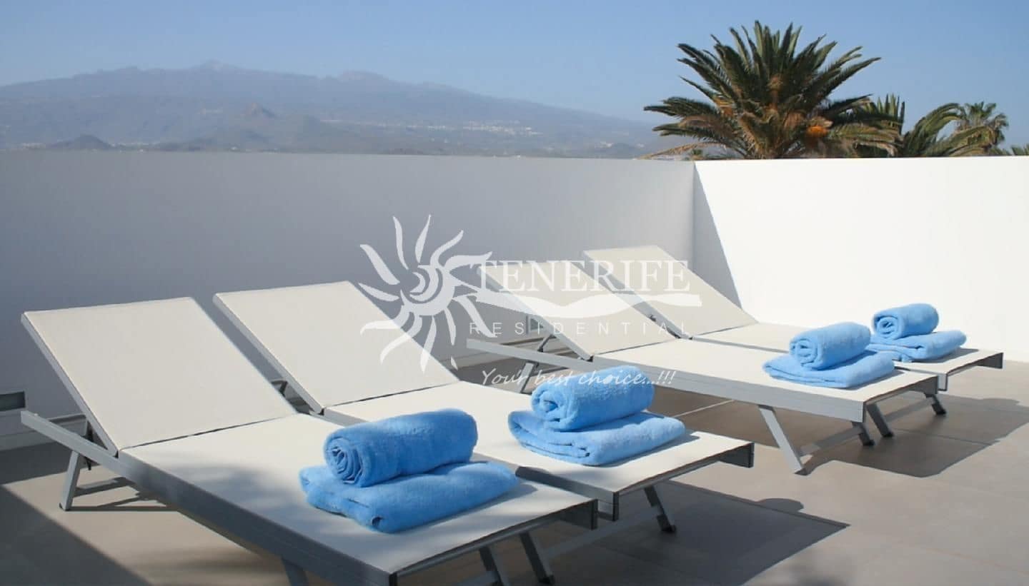 4 makuuhuone Paritalo myytävänä paikassa Arona mukana uima-altaan - 985 000 € (Ref: 9459438)