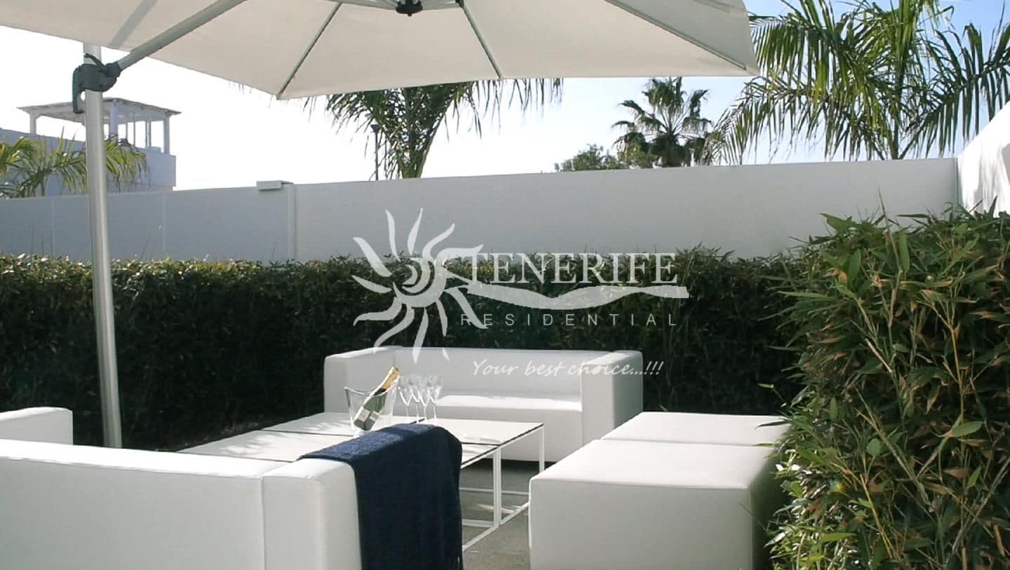 4 makuuhuone Paritalo myytävänä paikassa Arona mukana uima-altaan - 985 000 € (Ref: 9459438)