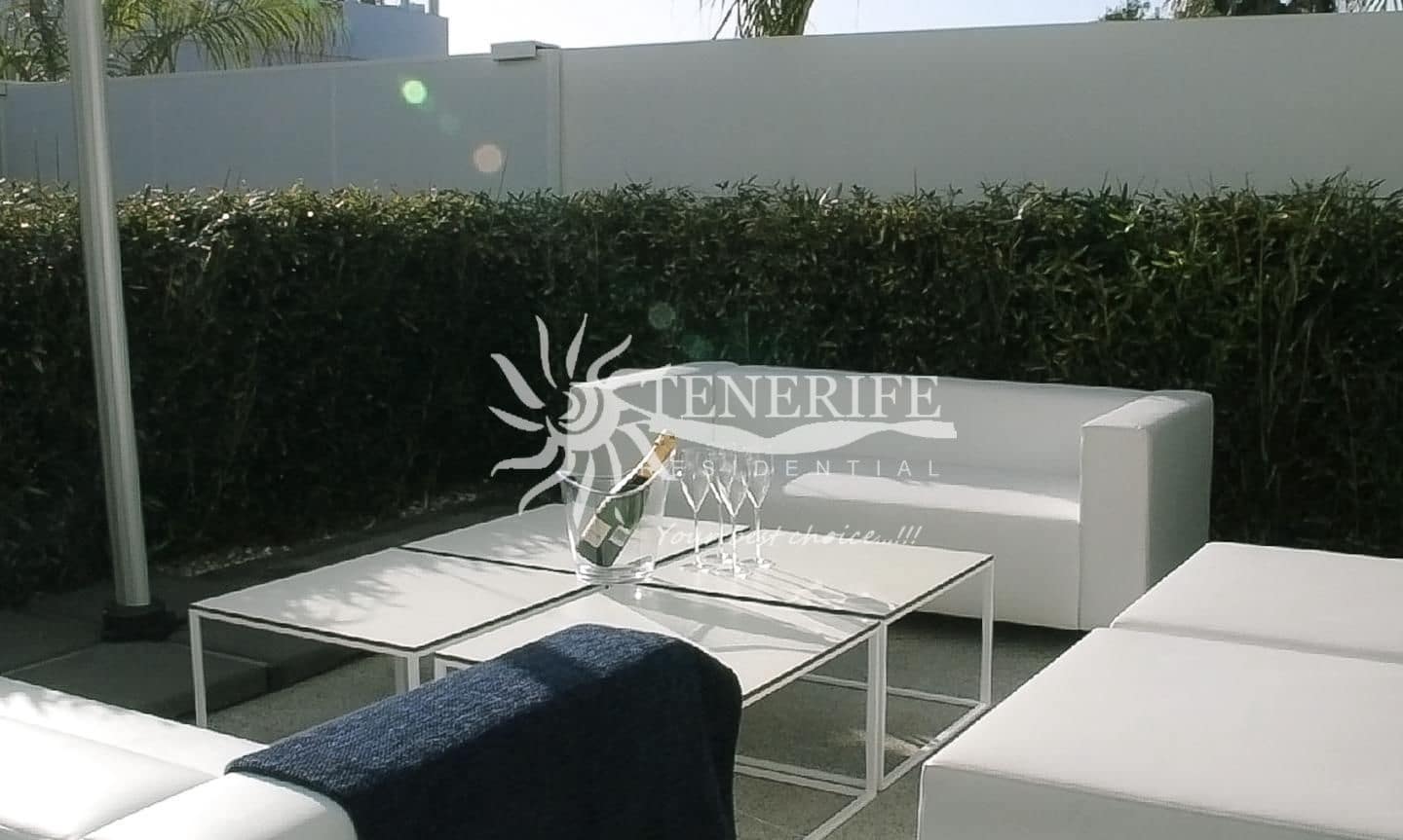 4 makuuhuone Paritalo myytävänä paikassa Arona mukana uima-altaan - 985 000 € (Ref: 9459438)