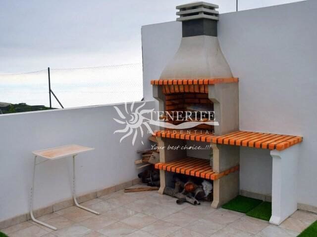 3 sypialnia Willa na sprzedaż w Guía de Isora z basenem garażem - 1 100 000 € (Ref: 9459440)