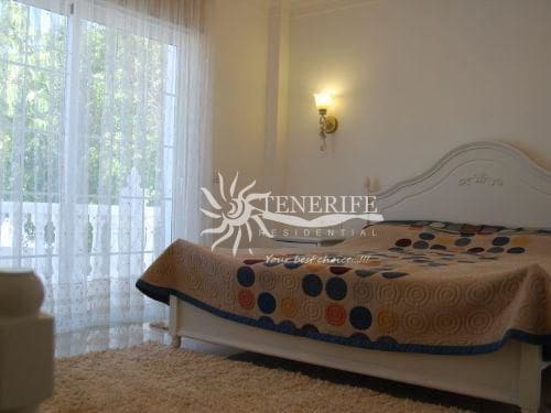 3 bedroom Villa for sale in Guia de Isora with pool garage - € 1,100,000 (Ref: 9459440)