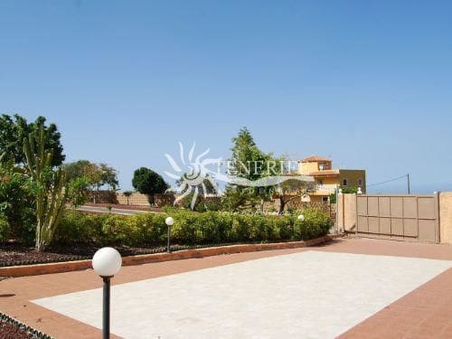 3 bedroom Villa for sale in Guia de Isora with pool garage - € 1,100,000 (Ref: 9459440)