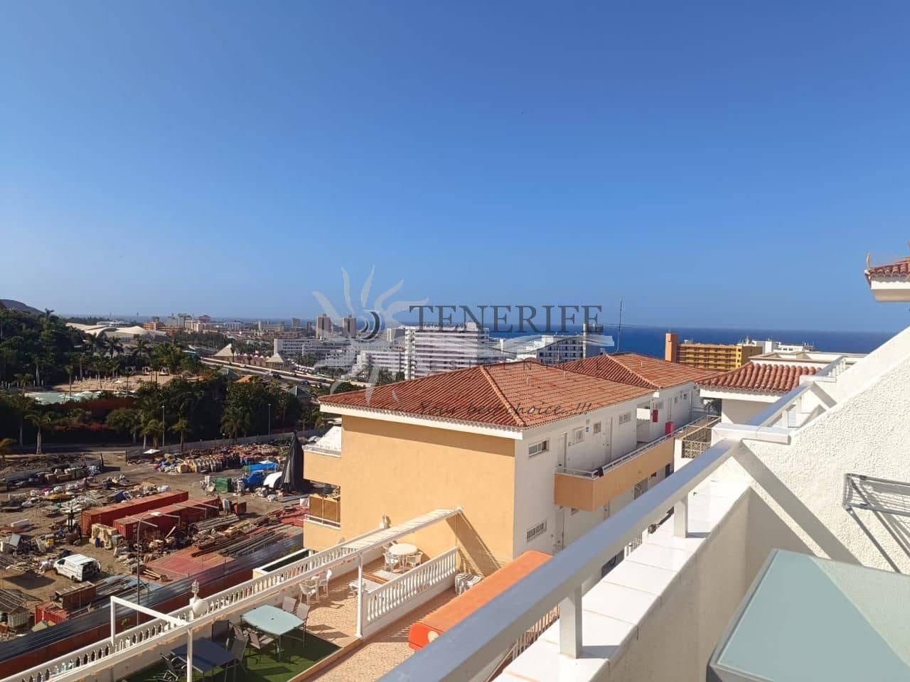 Studio for sale in Adeje with pool - € 189,000 (Ref: 9459441)