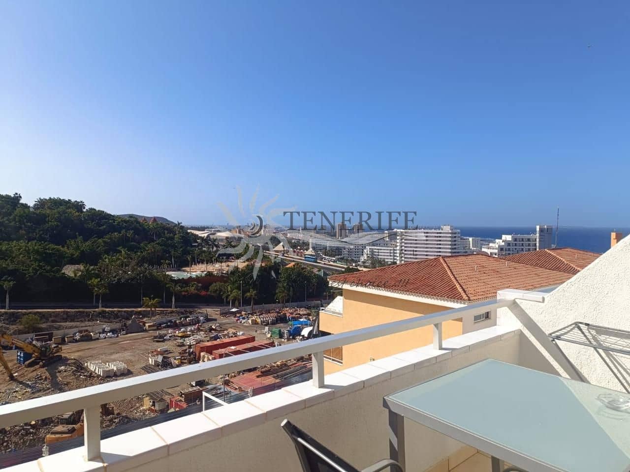 Studio for sale in Adeje with pool - € 189,000 (Ref: 9459441)