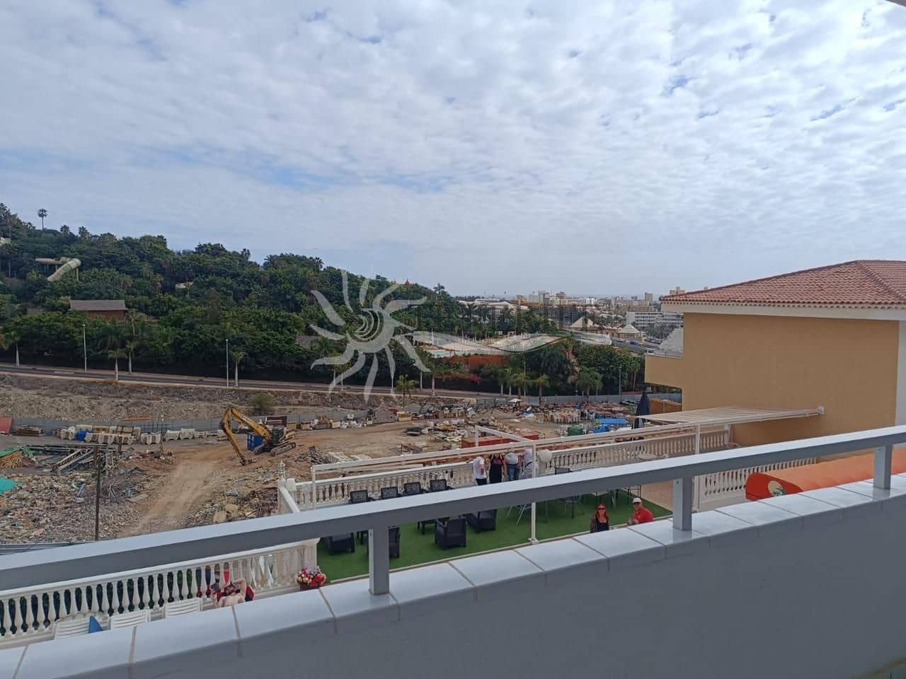 Studio for sale in Adeje with pool - € 189,000 (Ref: 9459441)