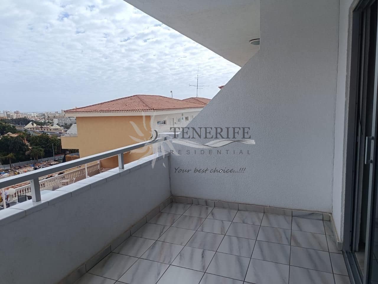 Studio for sale in Adeje with pool - € 189,000 (Ref: 9459441)