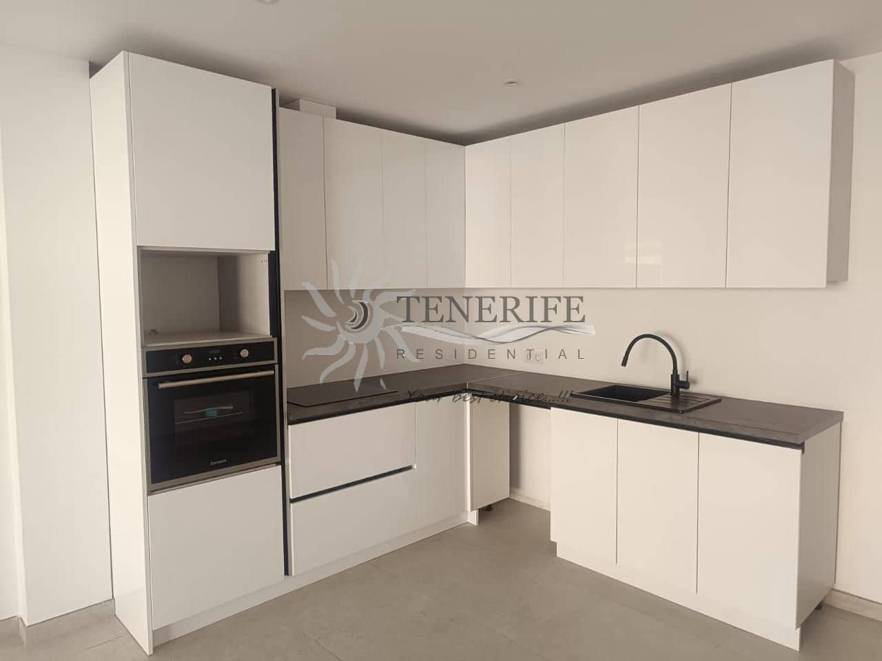 2 bedroom Flat for sale in Playa San Juan with garage - € 325,000 (Ref: 9733858)