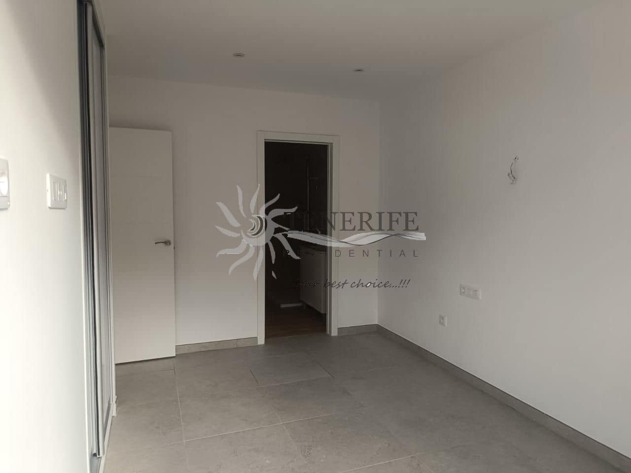 2 bedroom Flat for sale in Playa San Juan with garage - € 325,000 (Ref: 9733858)