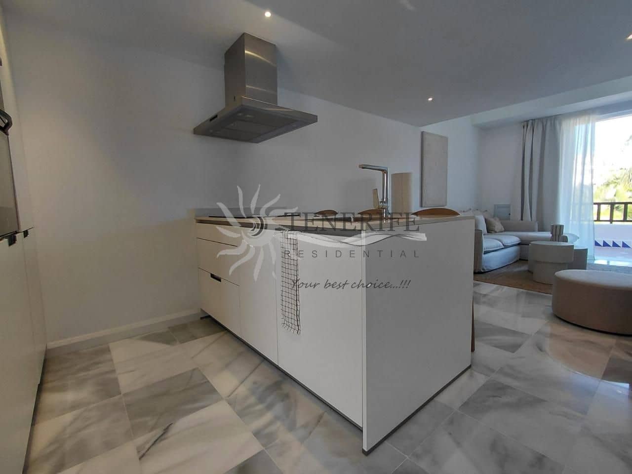 Piso de 2 habitaciones en Playa de las Americas en venta - 1.360.000 € (Ref: 9758185)