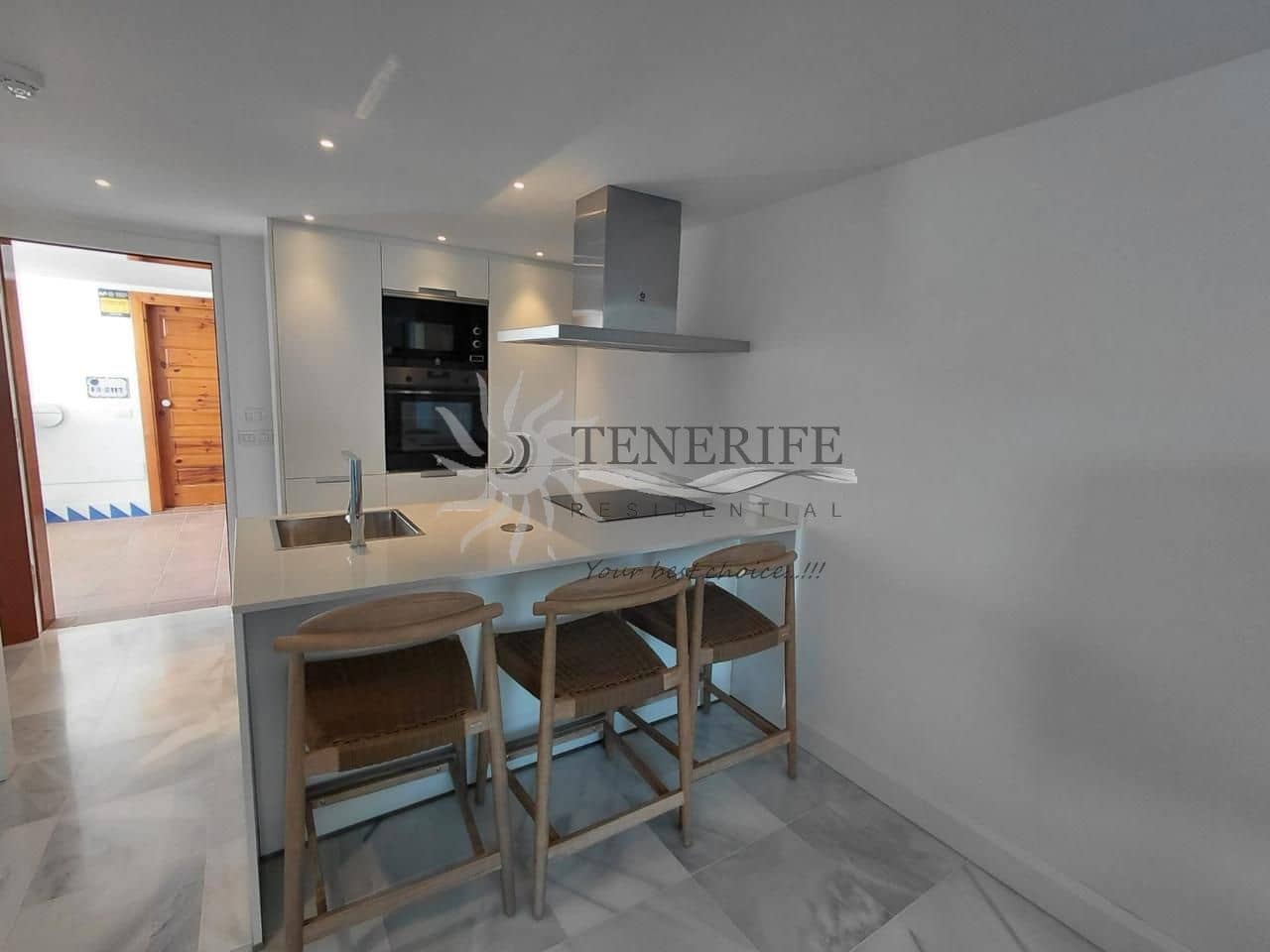 Piso de 2 habitaciones en Playa de las Americas en venta - 1.360.000 € (Ref: 9758185)