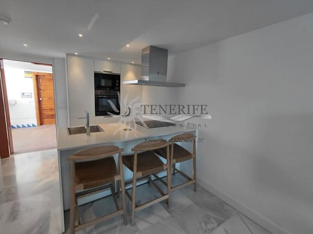 Piso de 2 habitaciones en Playa de las Americas, Arona en venta - 1.360.000 € (Ref: 9758185)