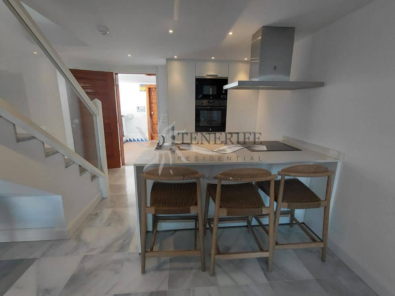 Piso de 2 habitaciones en Playa de las Americas en venta - 1.360.000 € (Ref: 9758185)