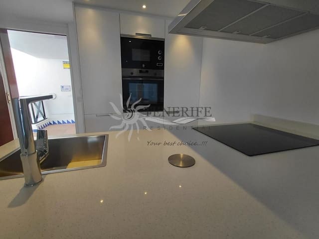 Piso de 2 habitaciones en Playa de las Americas, Arona en venta - 1.360.000 € (Ref: 9758185)