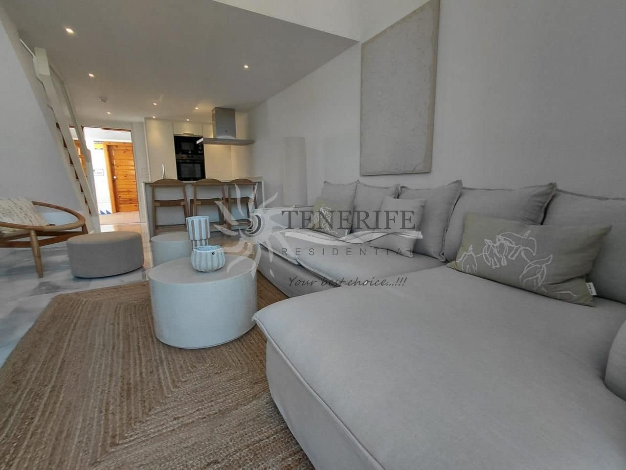 Piso de 2 habitaciones en Playa de las Americas en venta - 1.360.000 € (Ref: 9758185)