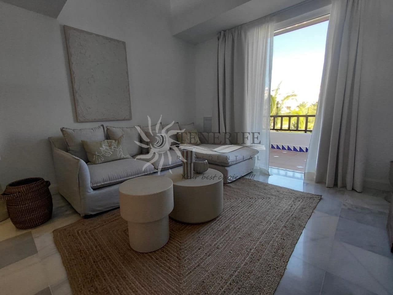 Piso de 2 habitaciones en Playa de las Americas en venta - 1.360.000 € (Ref: 9758185)