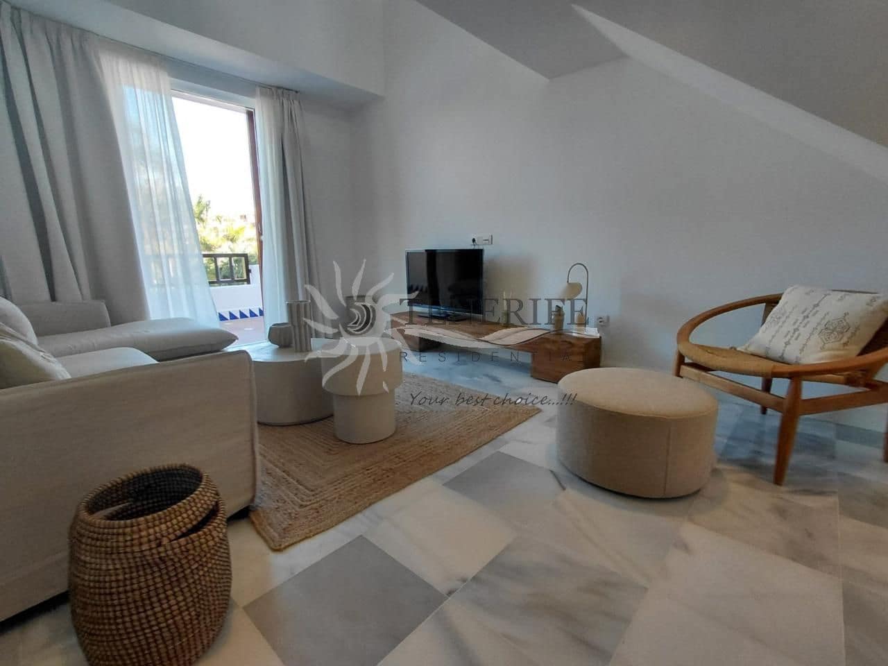 Piso de 2 habitaciones en Playa de las Americas en venta - 1.360.000 € (Ref: 9758185)