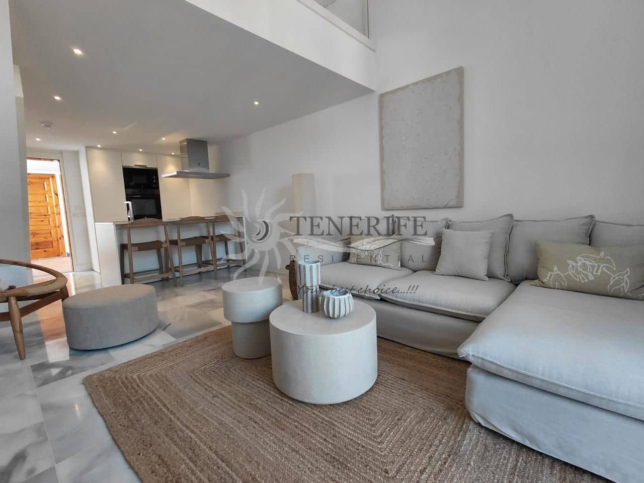 Piso de 2 habitaciones en Playa de las Americas en venta - 1.360.000 € (Ref: 9758185)