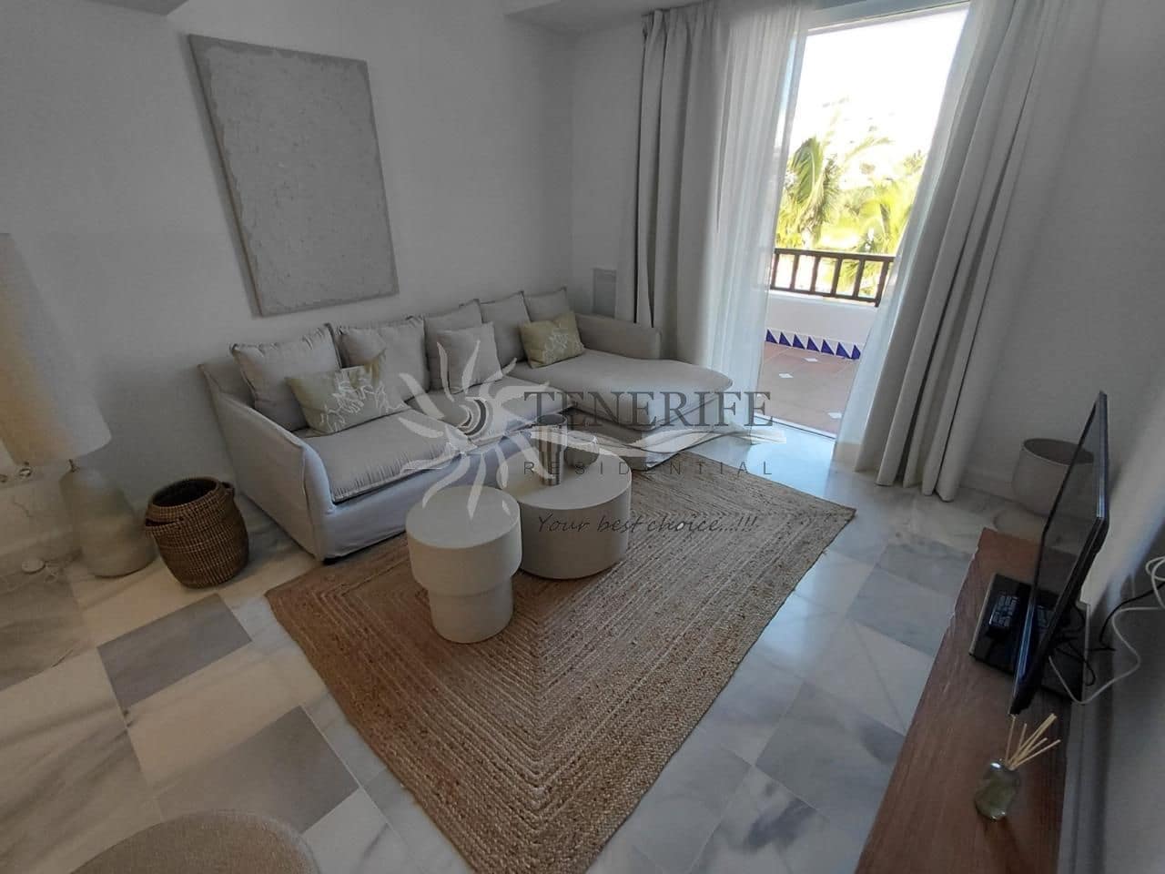 Piso de 2 habitaciones en Playa de las Americas en venta - 1.360.000 € (Ref: 9758185)