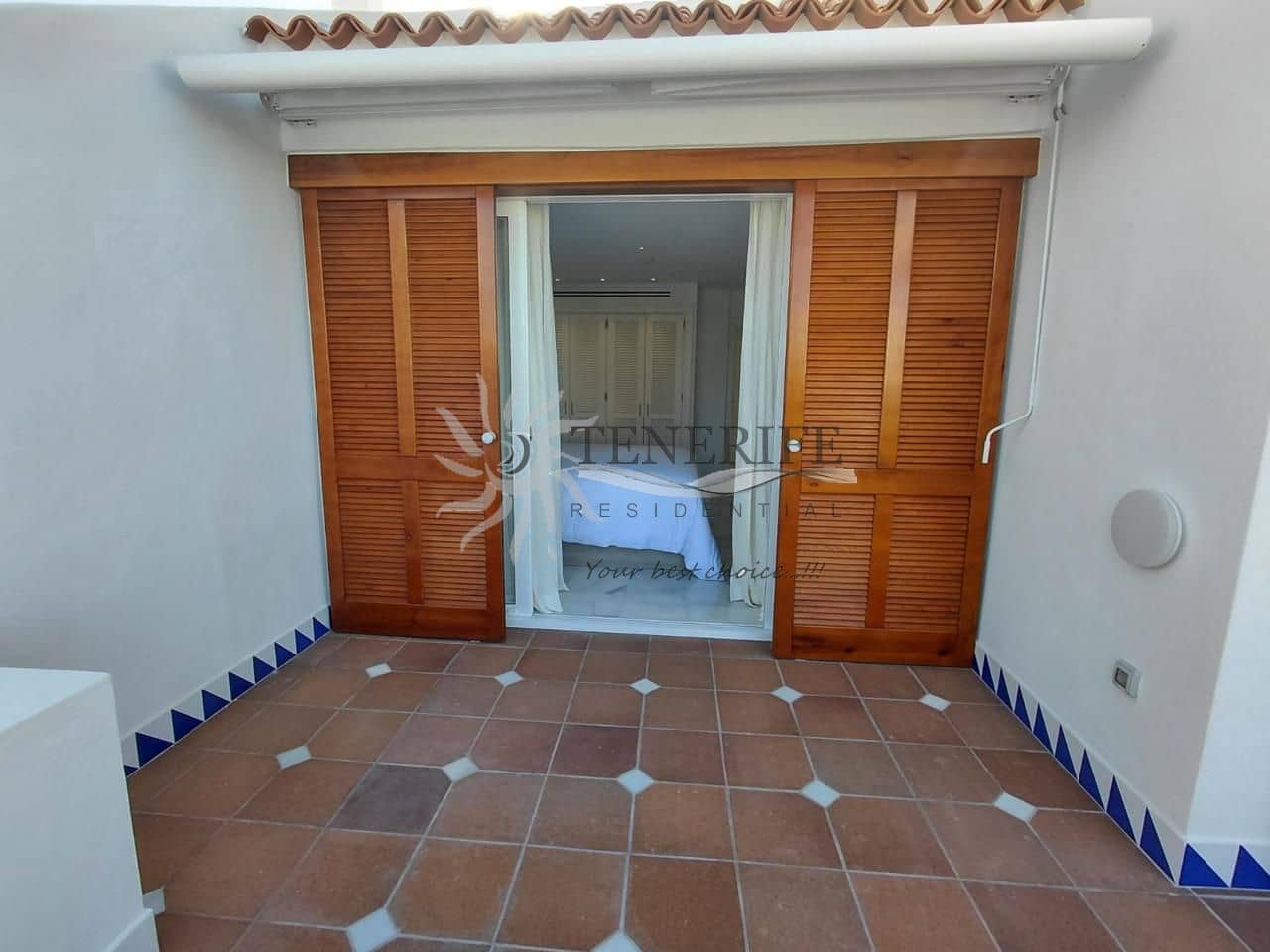 Piso de 2 habitaciones en Playa de las Americas en venta - 1.360.000 € (Ref: 9758185)