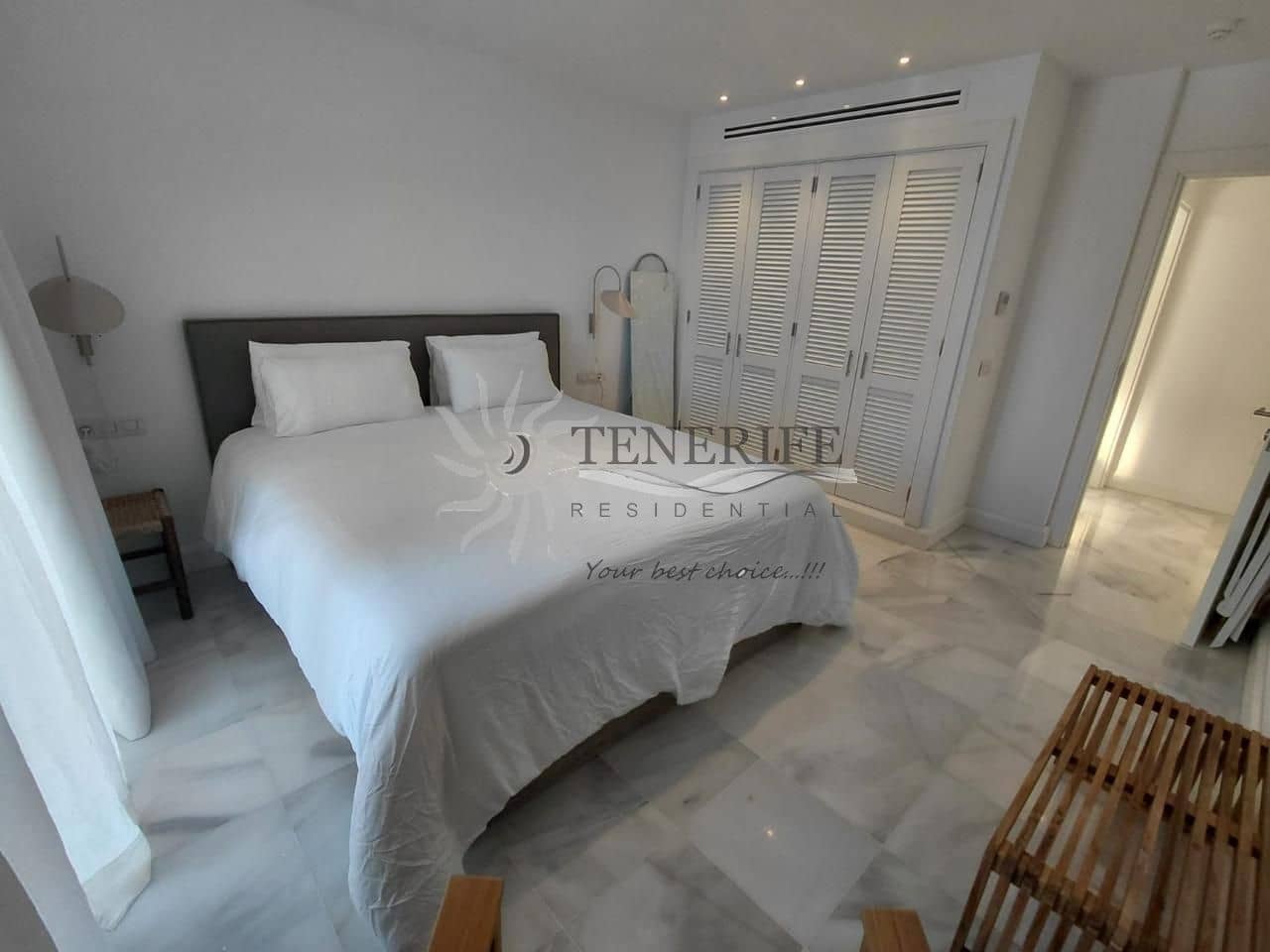 Piso de 2 habitaciones en Playa de las Americas en venta - 1.360.000 € (Ref: 9758185)
