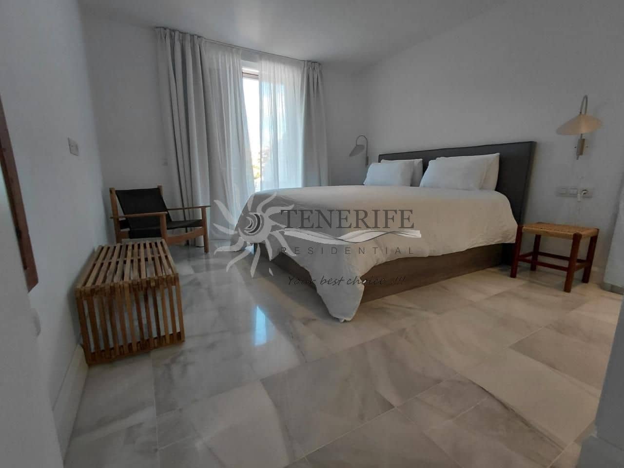 Piso de 2 habitaciones en Playa de las Americas en venta - 1.360.000 € (Ref: 9758185)