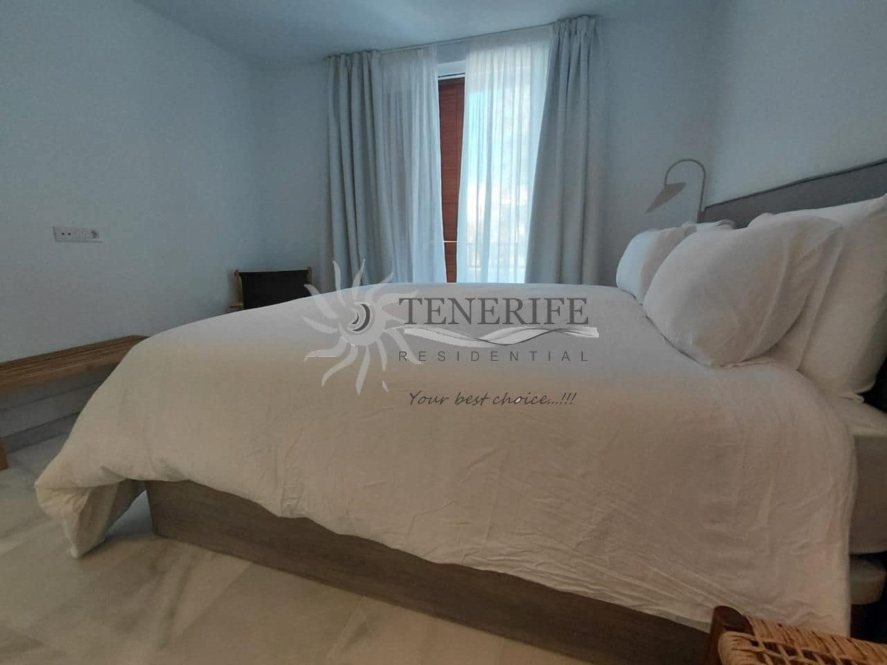 Piso de 2 habitaciones en Playa de las Americas en venta - 1.360.000 € (Ref: 9758185)