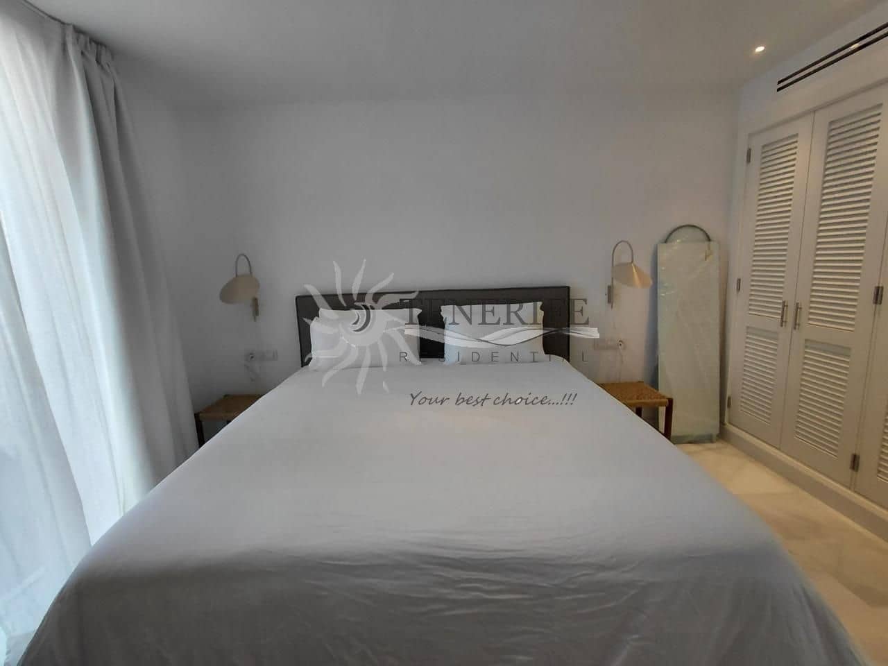 Piso de 2 habitaciones en Playa de las Americas en venta - 1.360.000 € (Ref: 9758185)