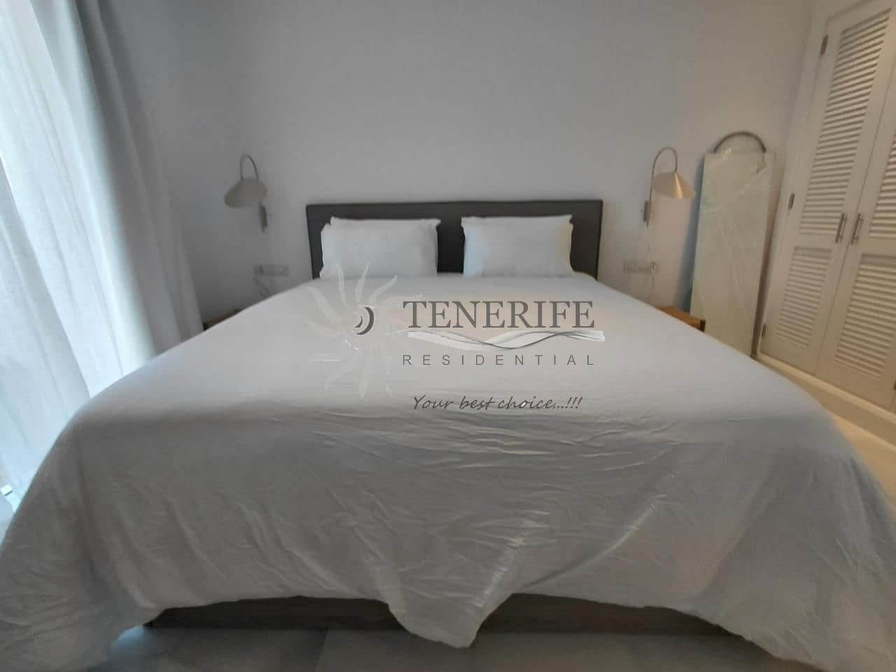 Piso de 2 habitaciones en Playa de las Americas en venta - 1.360.000 € (Ref: 9758185)