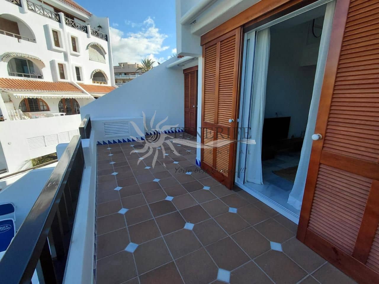 Piso de 2 habitaciones en Playa de las Americas en venta - 1.360.000 € (Ref: 9758185)
