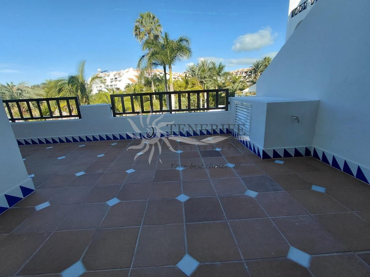 Piso de 2 habitaciones en Playa de las Americas en venta - 1.360.000 € (Ref: 9758185)