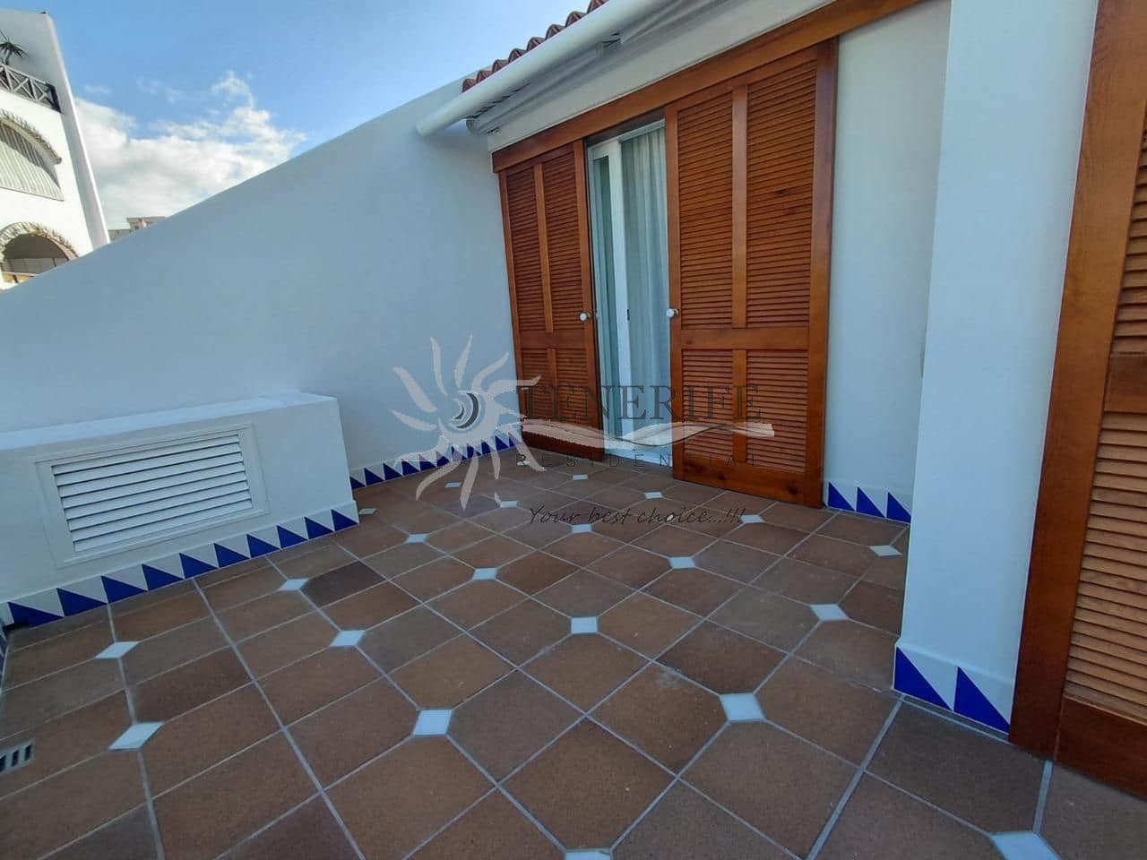 Piso de 2 habitaciones en Playa de las Americas en venta - 1.360.000 € (Ref: 9758185)