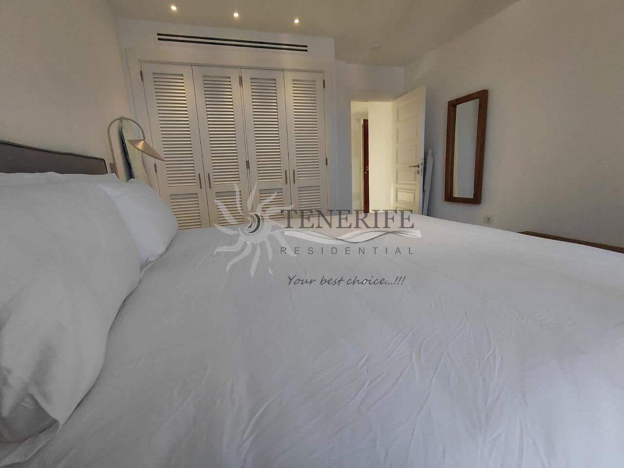 Piso de 2 habitaciones en Playa de las Americas en venta - 1.360.000 € (Ref: 9758185)