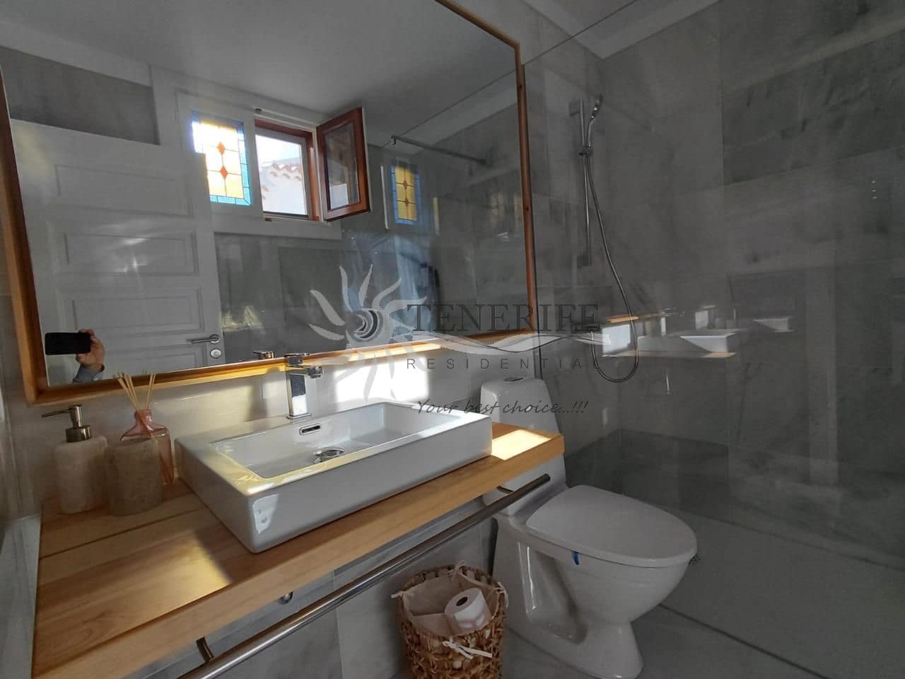 Piso de 2 habitaciones en Playa de las Americas en venta - 1.360.000 € (Ref: 9758185)