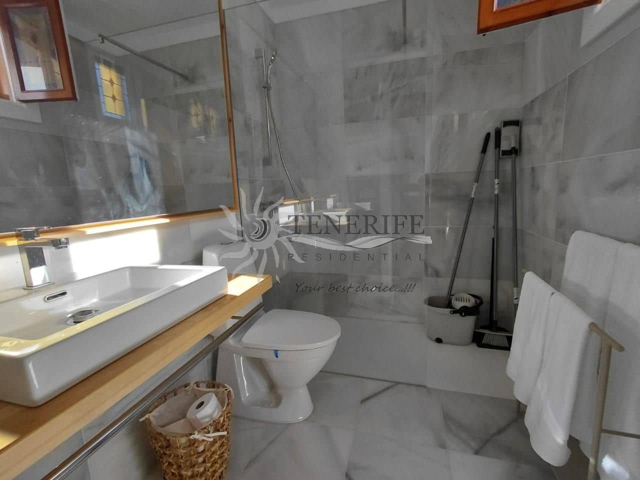 Piso de 2 habitaciones en Playa de las Americas en venta - 1.360.000 € (Ref: 9758185)