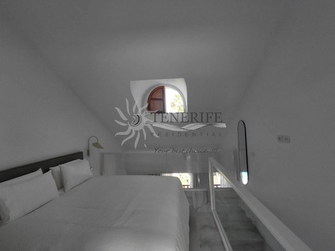 Piso de 2 habitaciones en Playa de las Americas en venta - 1.360.000 € (Ref: 9758185)