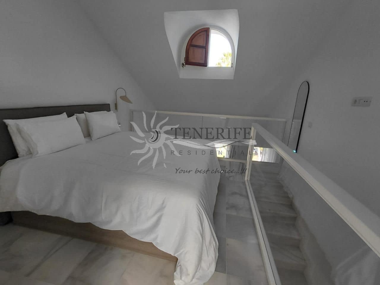 Piso de 2 habitaciones en Playa de las Americas en venta - 1.360.000 € (Ref: 9758185)