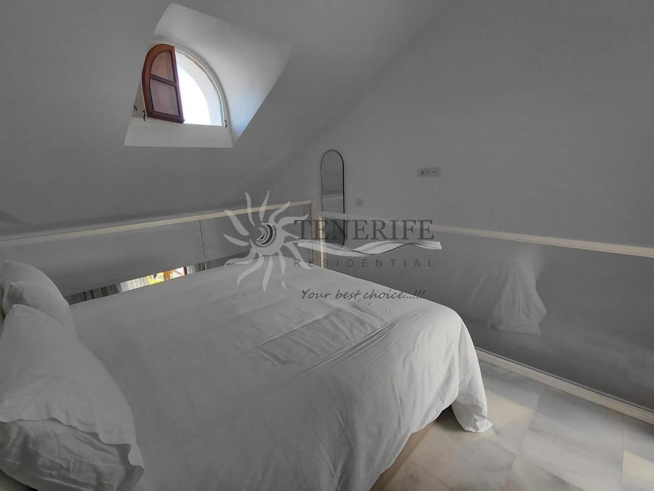 Piso de 2 habitaciones en Playa de las Americas en venta - 1.360.000 € (Ref: 9758185)