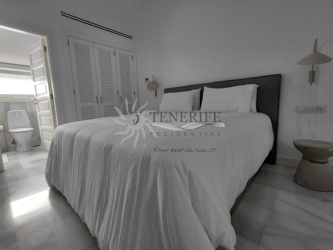 Piso de 2 habitaciones en Playa de las Americas en venta - 1.360.000 € (Ref: 9758185)