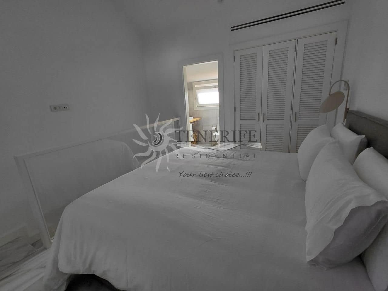 Piso de 2 habitaciones en Playa de las Americas en venta - 1.360.000 € (Ref: 9758185)