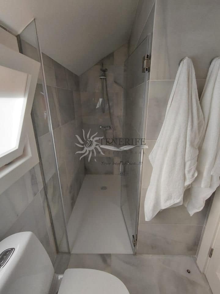 Piso de 2 habitaciones en Playa de las Americas en venta - 1.360.000 € (Ref: 9758185)