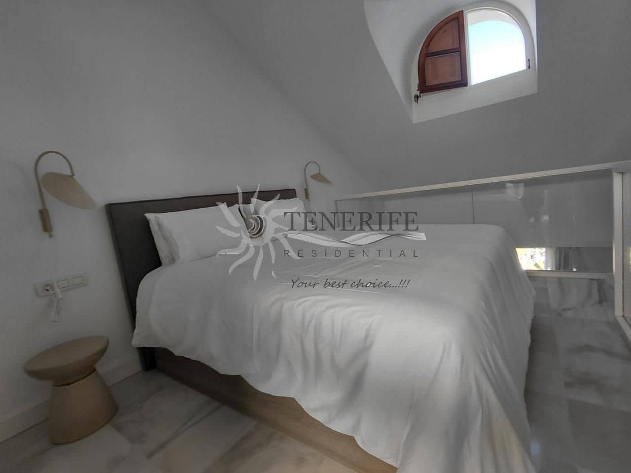 Piso de 2 habitaciones en Playa de las Americas en venta - 1.360.000 € (Ref: 9758185)
