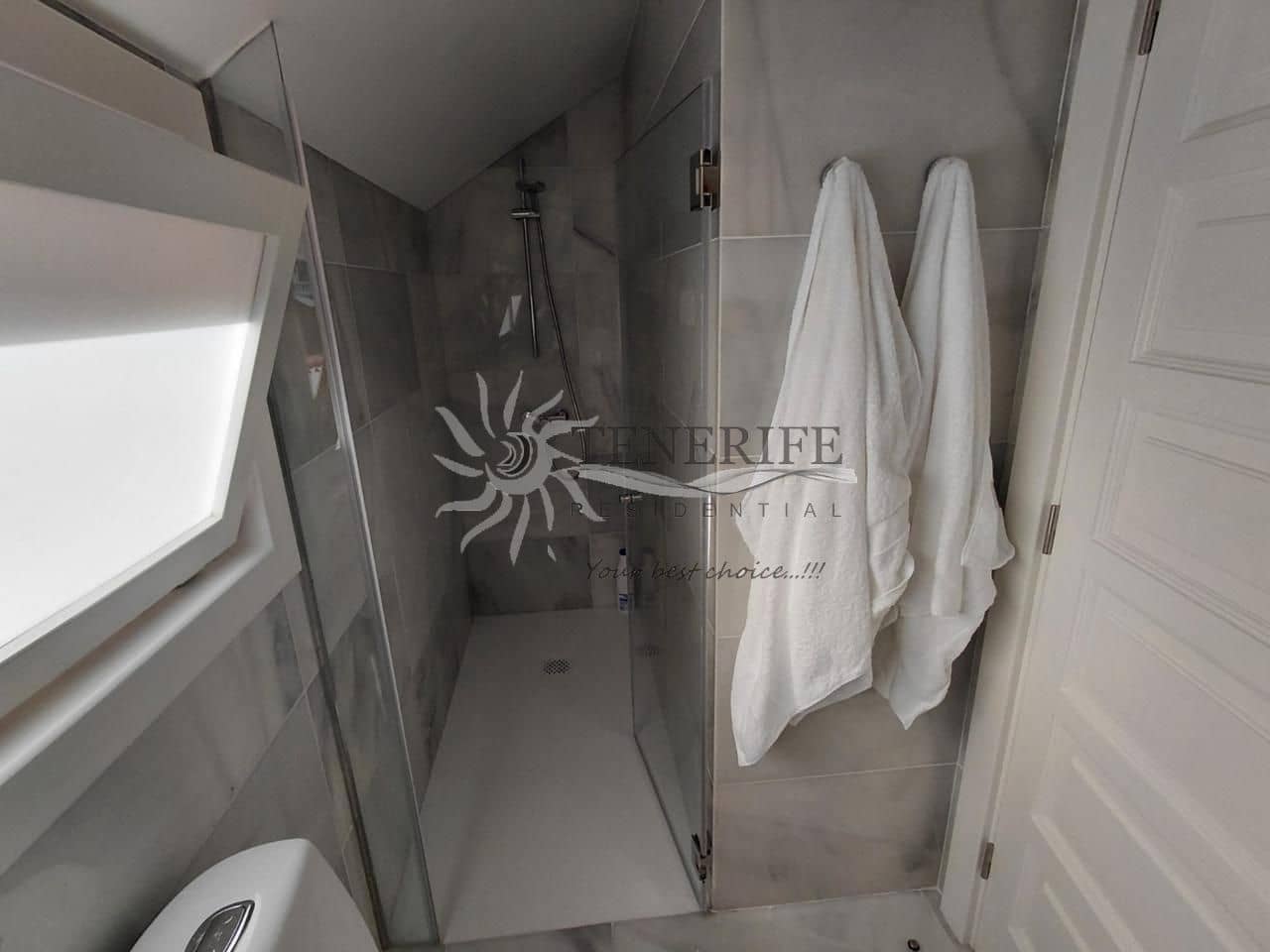 Piso de 2 habitaciones en Playa de las Americas en venta - 1.360.000 € (Ref: 9758185)
