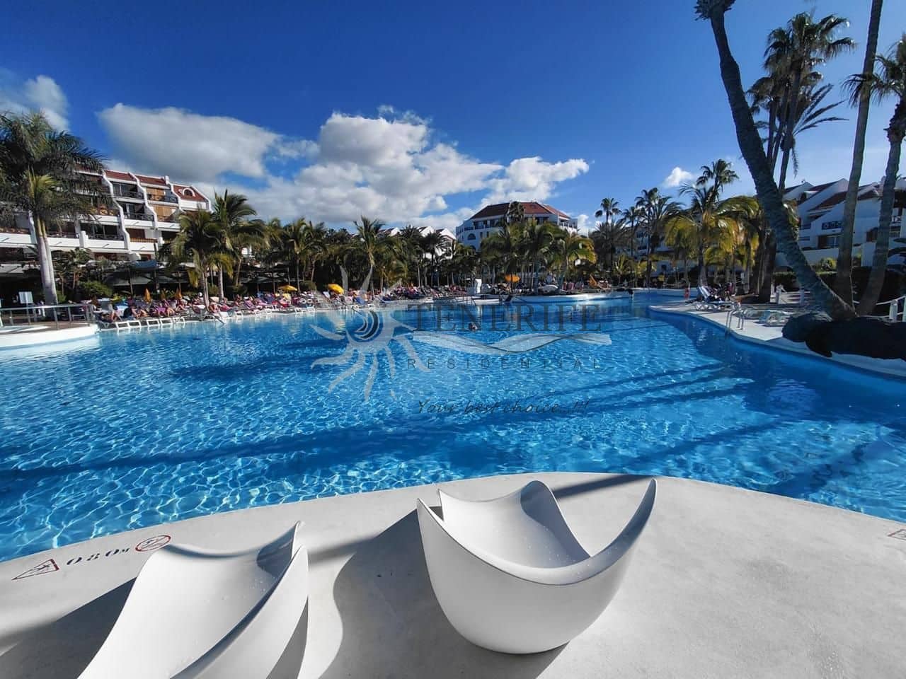 Piso de 2 habitaciones en Playa de las Americas en venta - 1.360.000 € (Ref: 9758185)