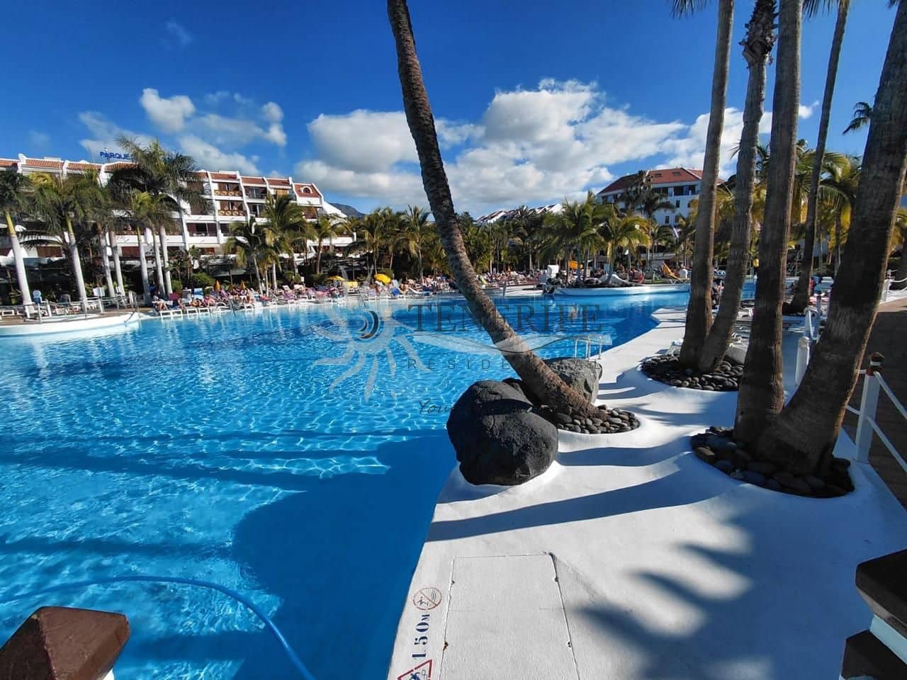 Piso de 2 habitaciones en Playa de las Americas en venta - 1.360.000 € (Ref: 9758185)