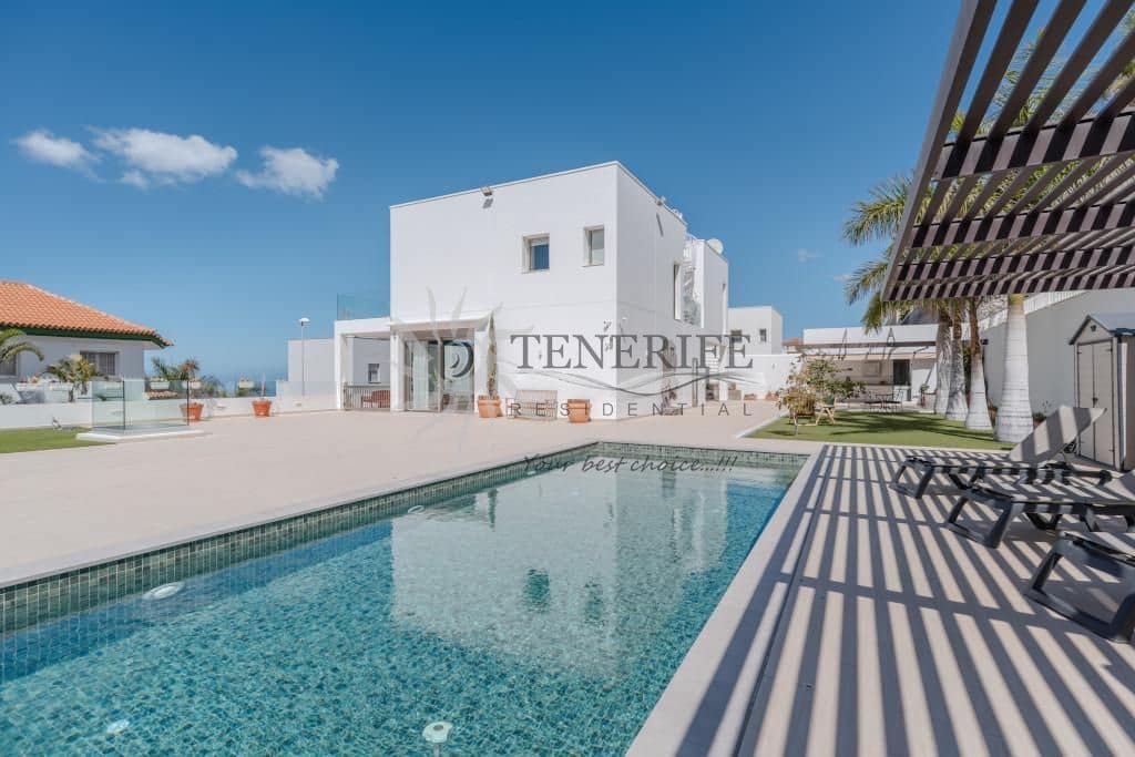 Chalet de 5 habitaciones en Costa Adeje en venta con piscina garaje - 2.100.000 € (Ref: 9788015)