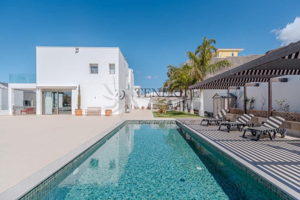 Chalet de 5 habitaciones en Costa Adeje en venta con piscina garaje - 2.100.000 € (Ref: 9788015)