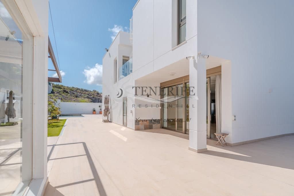 Chalet de 5 habitaciones en Costa Adeje en venta con piscina garaje - 2.100.000 € (Ref: 9788015)