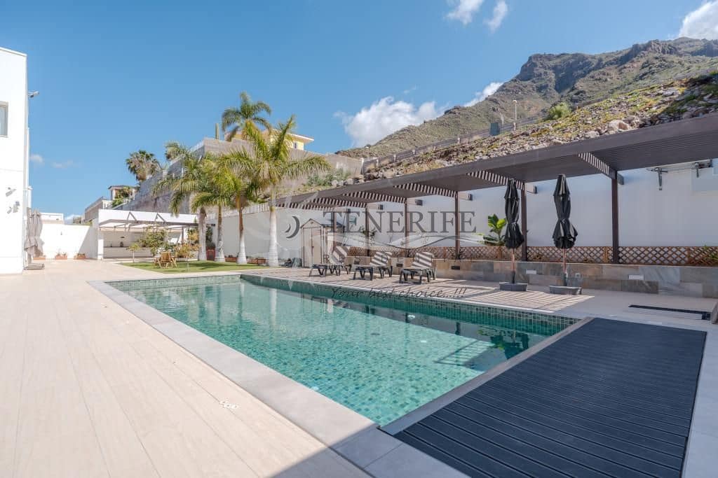 Chalet de 5 habitaciones en Costa Adeje en venta con piscina garaje - 2.100.000 € (Ref: 9788015)