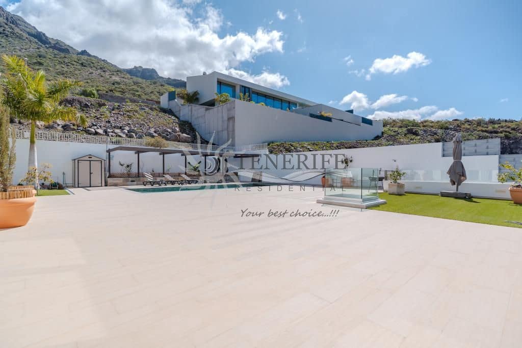 Chalet de 5 habitaciones en Costa Adeje en venta con piscina garaje - 2.100.000 € (Ref: 9788015)